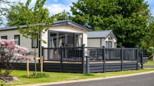 Costwold Reach lodges