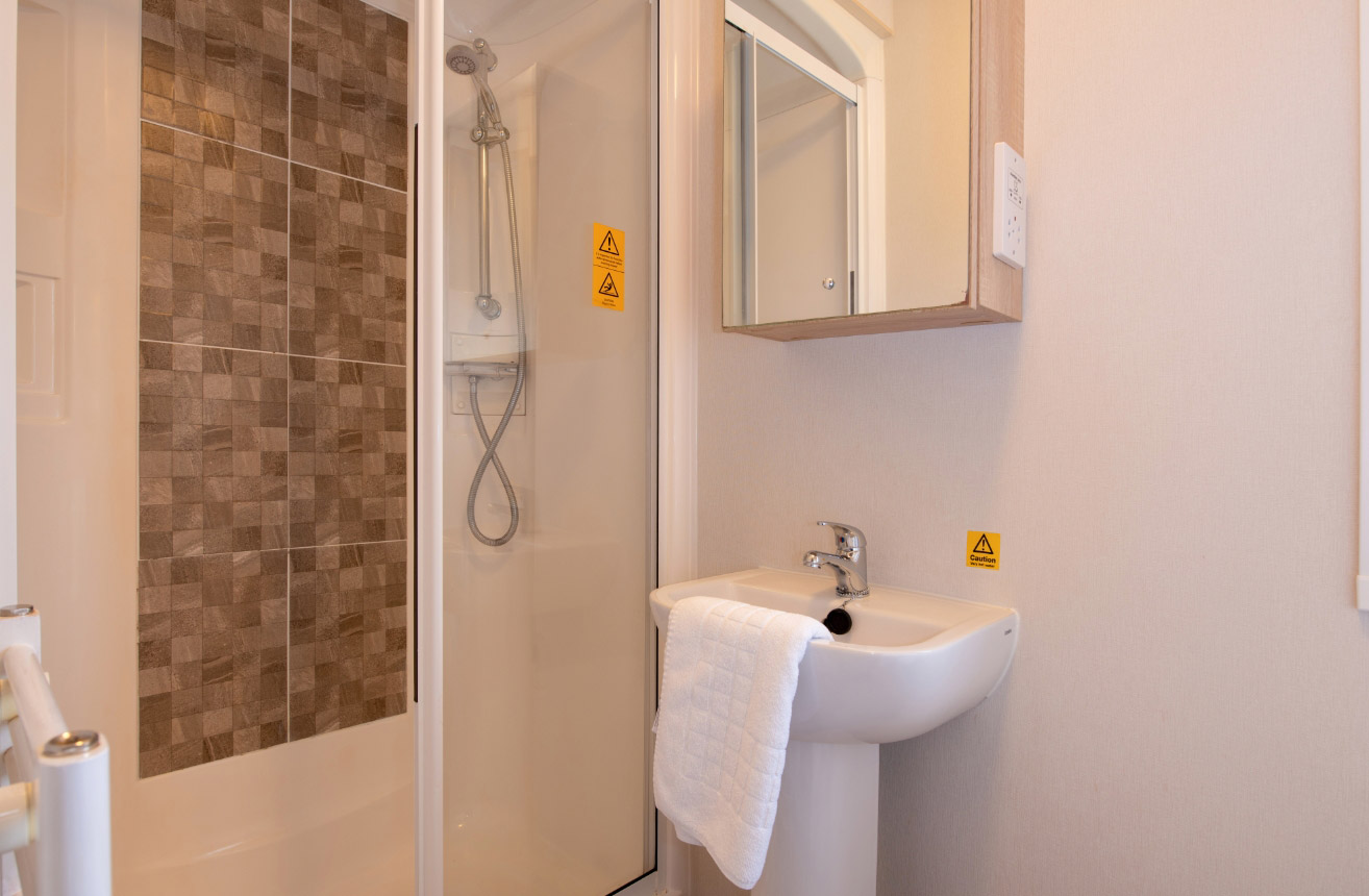 1314 x 860 DV H27 Select 3 Bed Bathroom 1