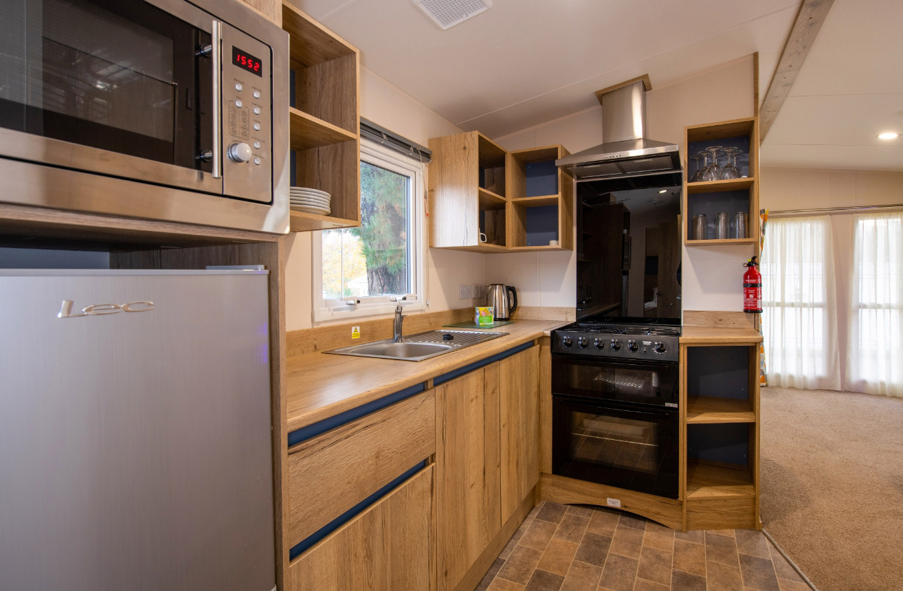 1314 x 860 DV M54 Classic 3 Bed Kitchen 1