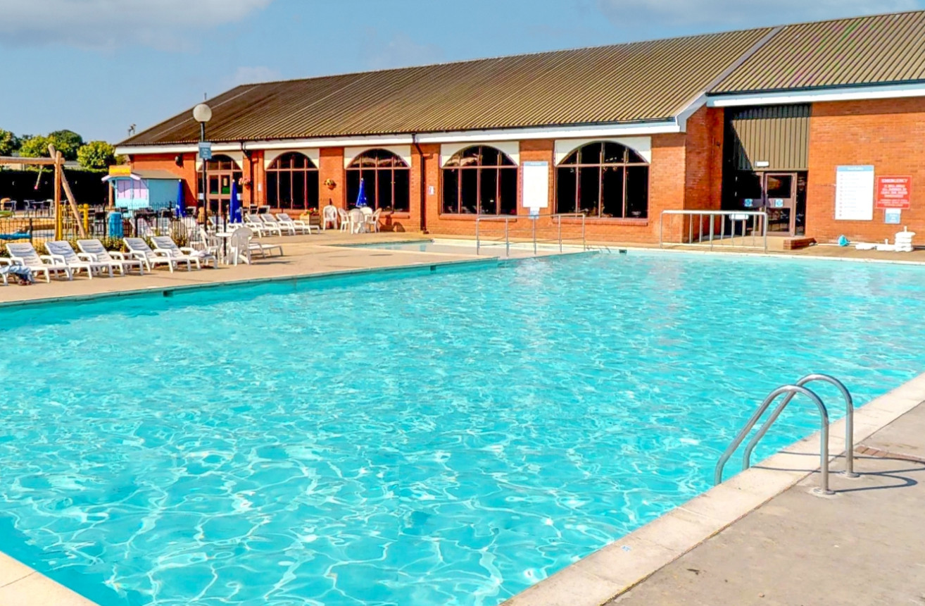 2024 HP 1360x870 Outdoor Pool
