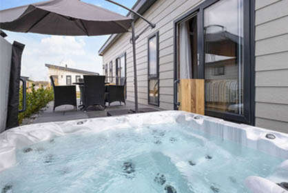 Hot Tub 418x281
