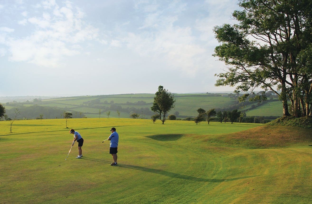 Couple on golf course at Hoburne Doublebois