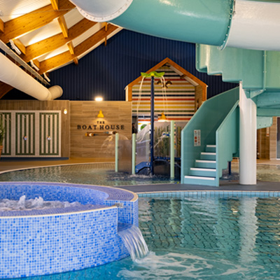 Jacuzzi, flume and indoor pool at Hoburne Cotswold