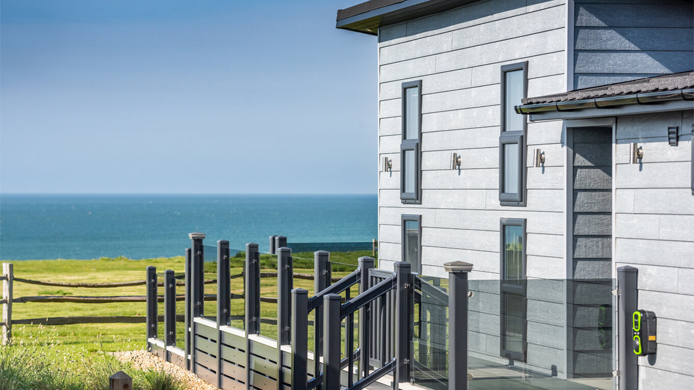 Seafronter Side Aspect 1360x766