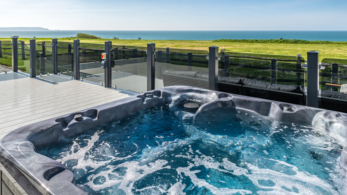 Seafronter Hot Tub 1360x766