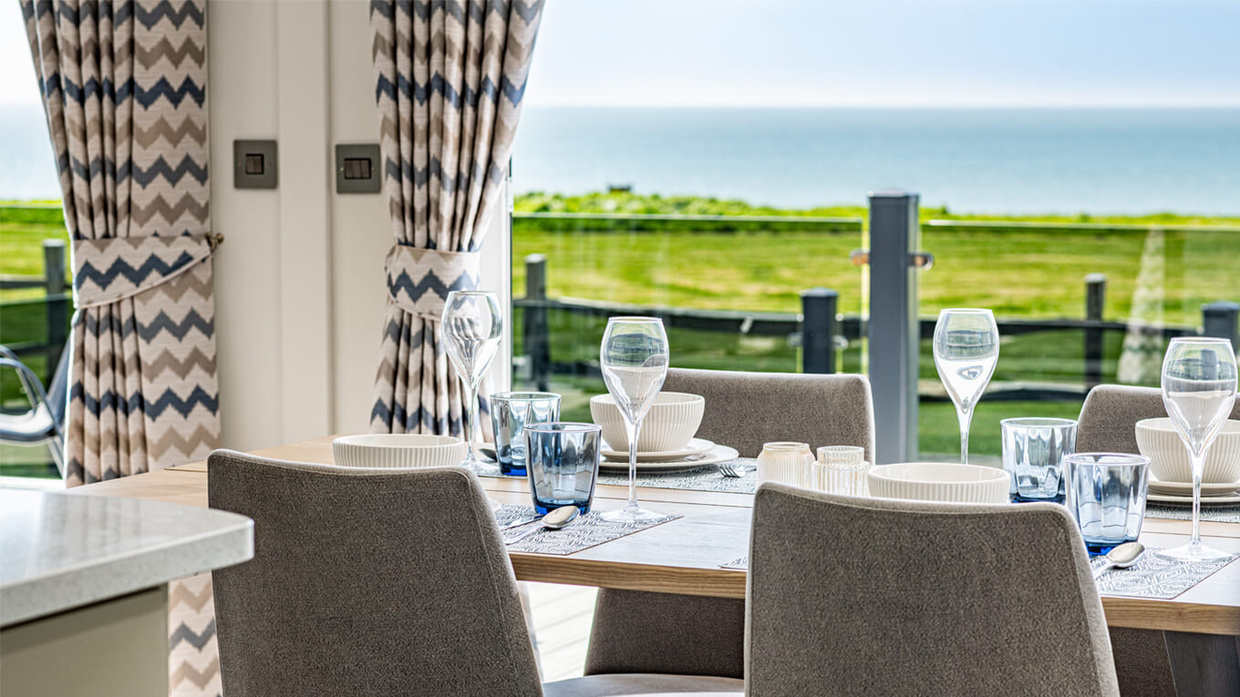 Seafronter Dining 1360x765