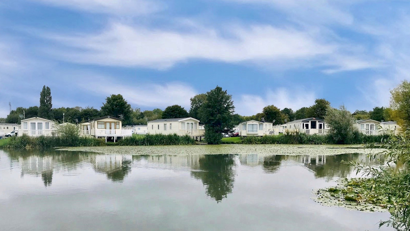 Cotswold Premium Pitch 1360x765