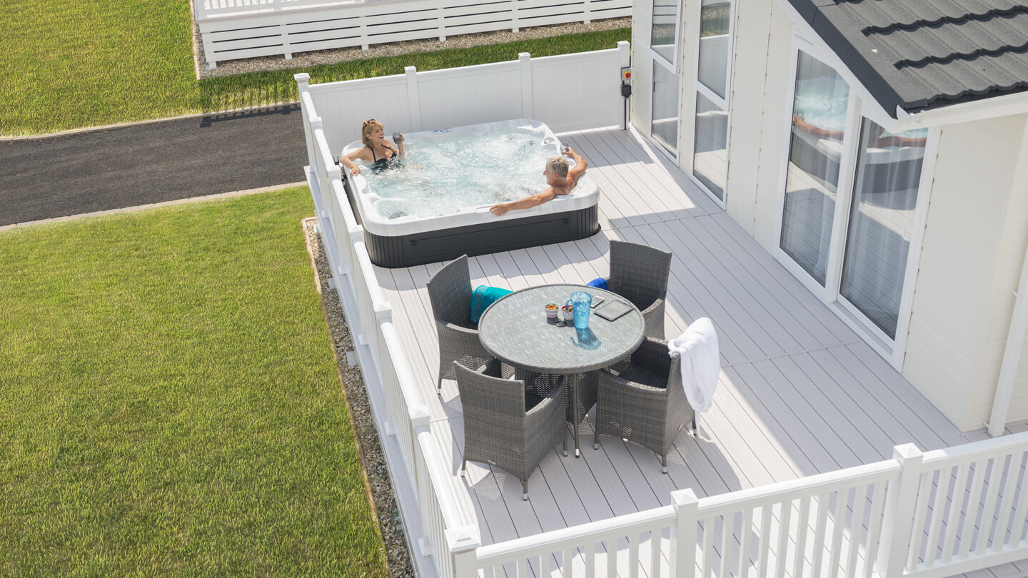 Decking 1440x650