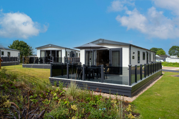 hoburne cotswold reach park 600x400