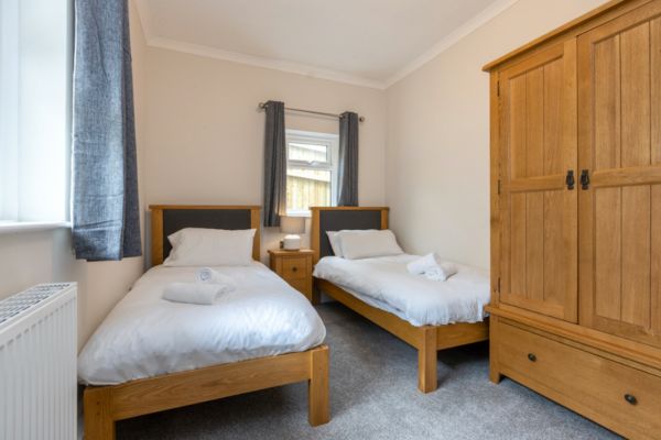 thatched cottage twin room 1