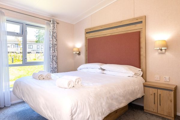 Deluxe Lodge master bedroom