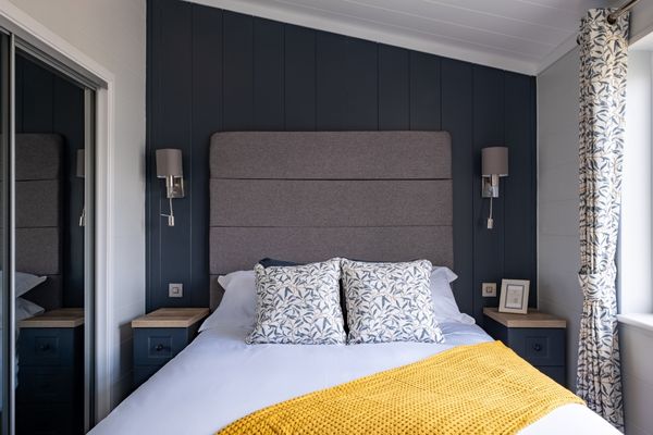 Seafronter master bedroom