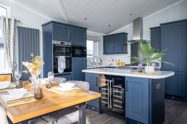 Seafronter open plan kitchen