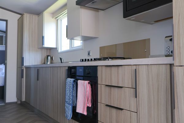 Select caravan - kitchen