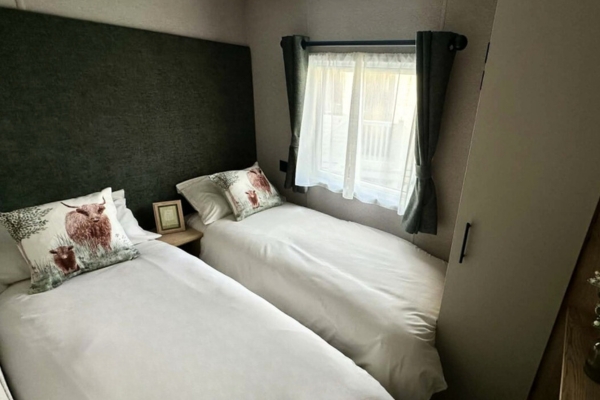 HP ABI Hamilton twin room 600x400