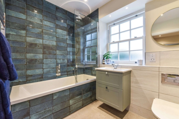 Lyndhurst Park show home upstairs bathroom