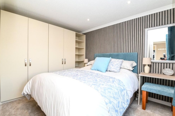 Omar image master bed room