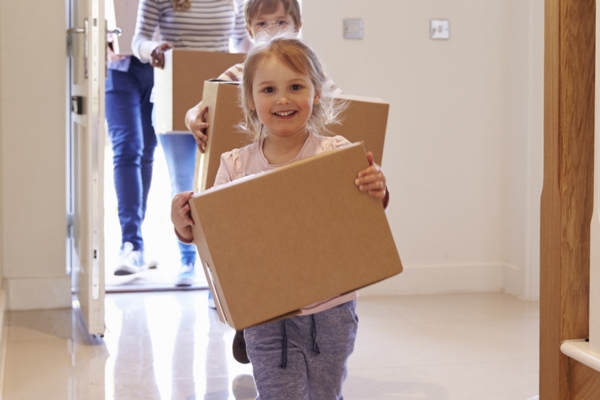 family moving into house (1)