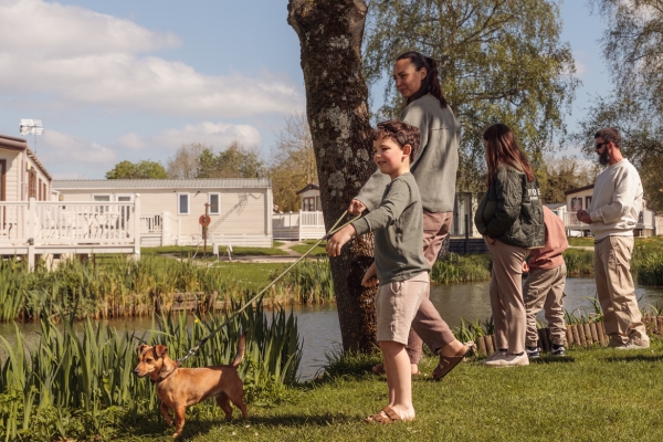 family walking around Hoburne Cotswold lakes